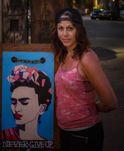 An image of a woman next to a paining of Frida Kalo